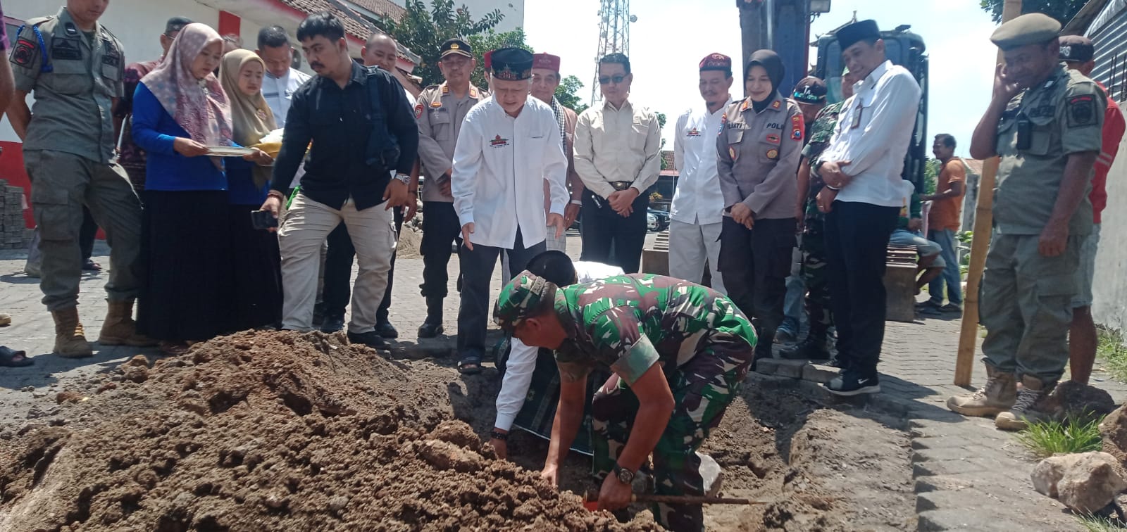 Bupati dan Dandim Jember Kompak Letakkan Batu Pertama Pembangunan Gerbang Masjid Cheng Hoo