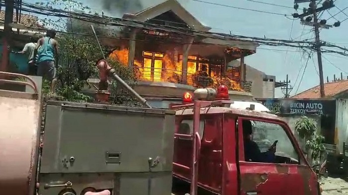 Korsleting Listrik, Gudang Indomarco di Driyorejo Gresik Ludes Terbakar