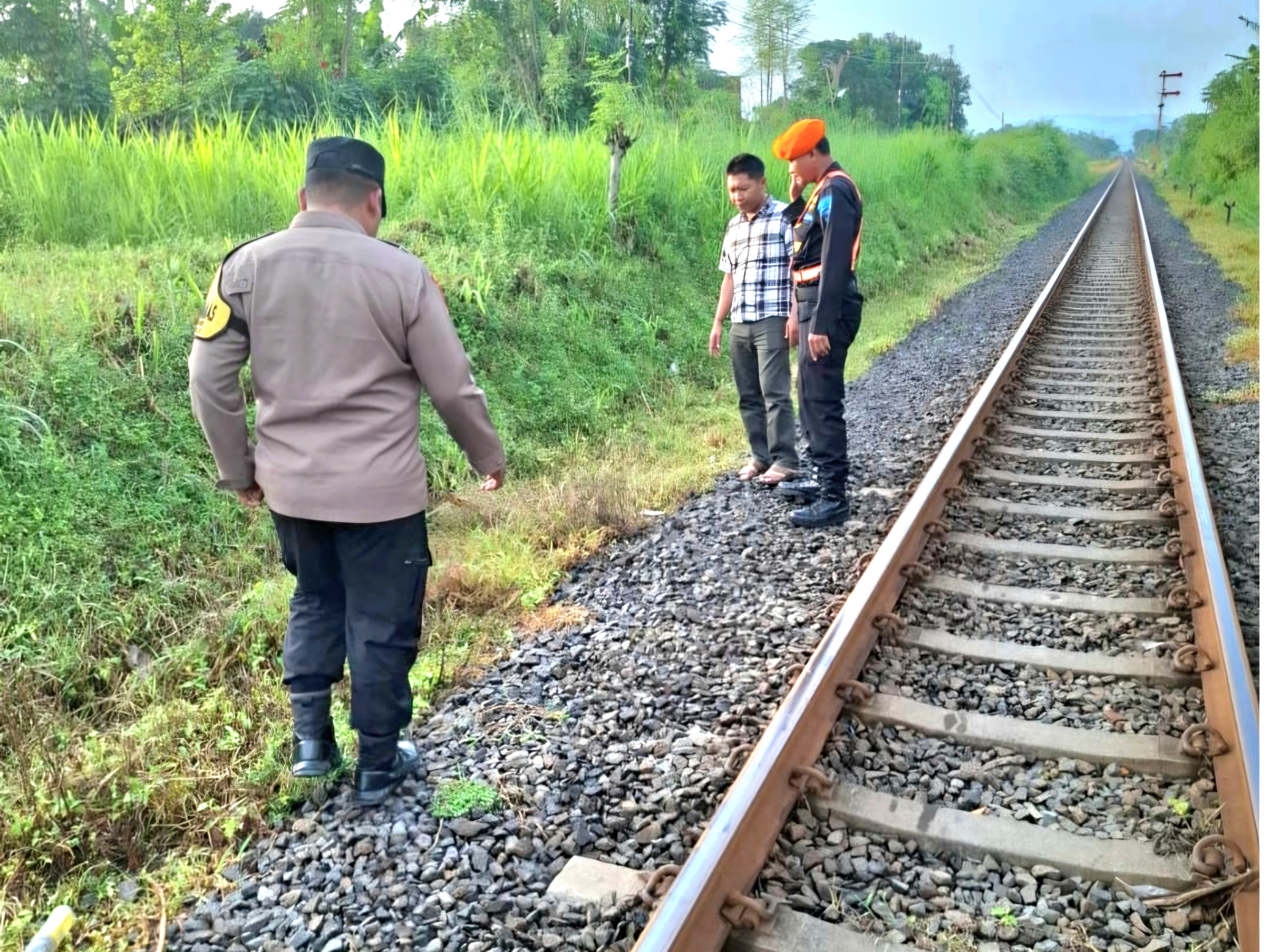 Baru Keluar Rumah, Pria Lansia di Sukorejo Tewas Tersambar KA