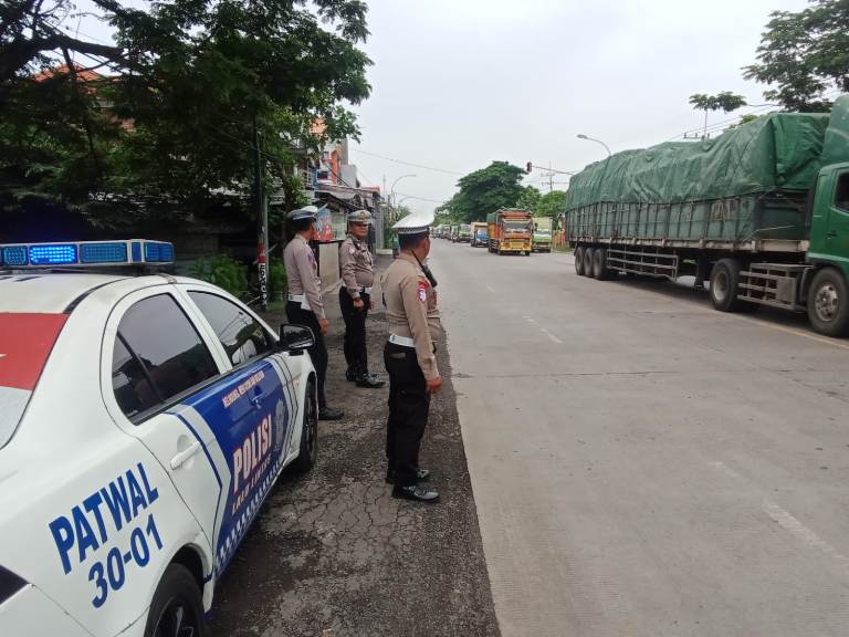 Satlantas Polres Gresik Intensifkan Patroli Jalur Duduk Sampeyan