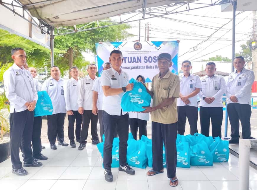 Bakti Sosial Lapas Jember, Jalin Silaturahmi Lewat Bantuan Sembako untuk Warga Kurang Mampu