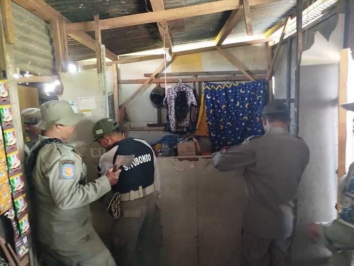 Satpol PP Situbondo Bongkar Warung Remang-Remang di Jalur Pantura