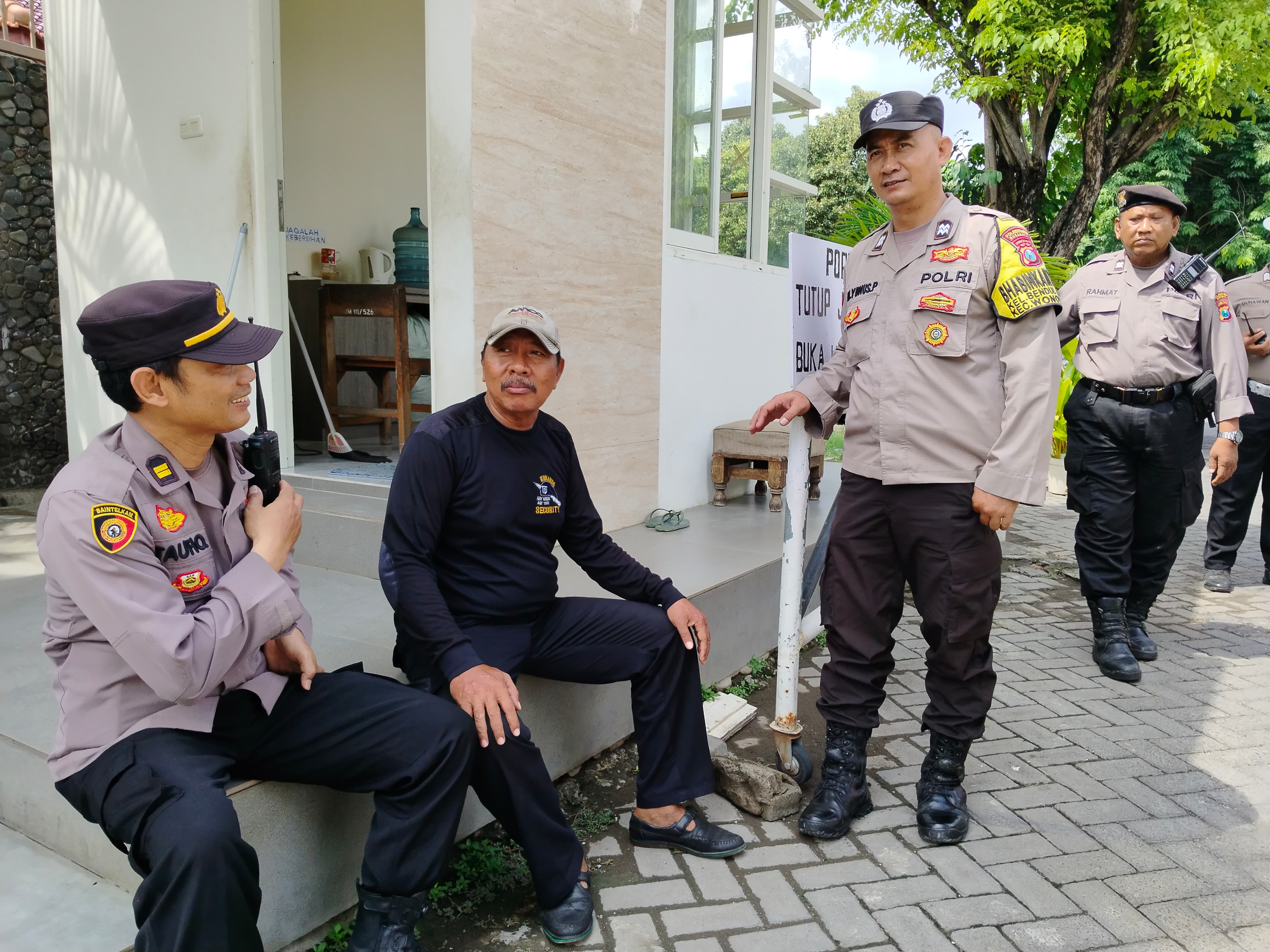 Polsek Wonocolo Gelar Patroli di Permukiman Jemursari Selatan I, Waspadai Aksi Curanmor