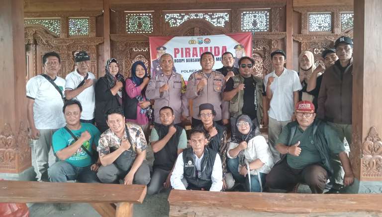 Tasyakuran HUT Ke-74 Humas Polri, Polres Pasuruan Ngopi Bareng Awak Media