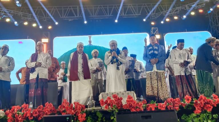 Pemkab Situbondo Gelar Shalawat Kebangsaan di Momen Harjakasi Ke-207 dan HUT Ke-80 Kemerdekaan RI