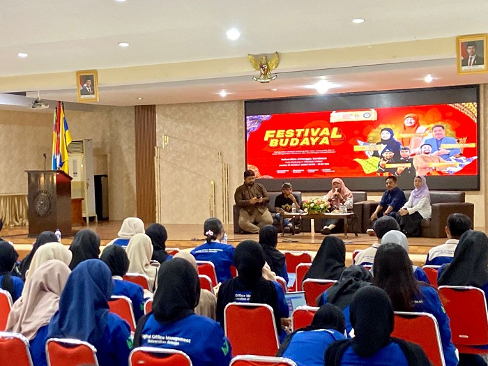 Helat Semarak Budaya 2025, DPR RI Reni Astuti Ajak Mahasiswa Unair Lestarikan Tutur dan Srawung