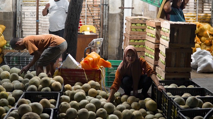 Pedagang Melon di Pasar Gede Solo Rasakan Dampak Ekonomi dari Program MBG