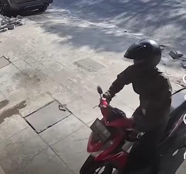 Lupa Cabut Kunci, Motor Warga Babatan Unesa Digondol Maling