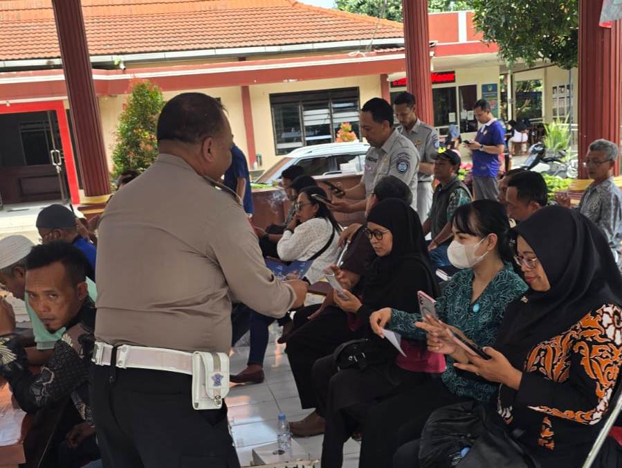 Satlantas Polres Kediri Sosialisasikan Operasi Zebra Semeru 2025 ke Aparatur Pare