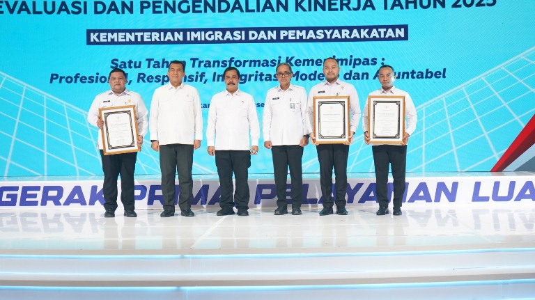 Kembali Ukir Prestasi, Kakanim Soekarno-Hatta Raih Anugraha Wira Wibawa Dharmesti Pratama dari Menteri Imipas