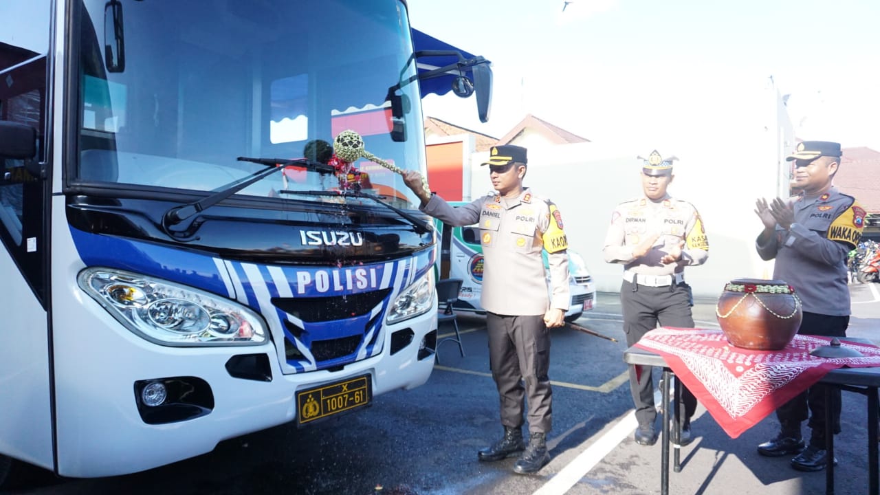 Permudah Perpanjangan SIM, Satlantas Polres Mojokerto Kota Luncurkan Bus SIM Keliling
