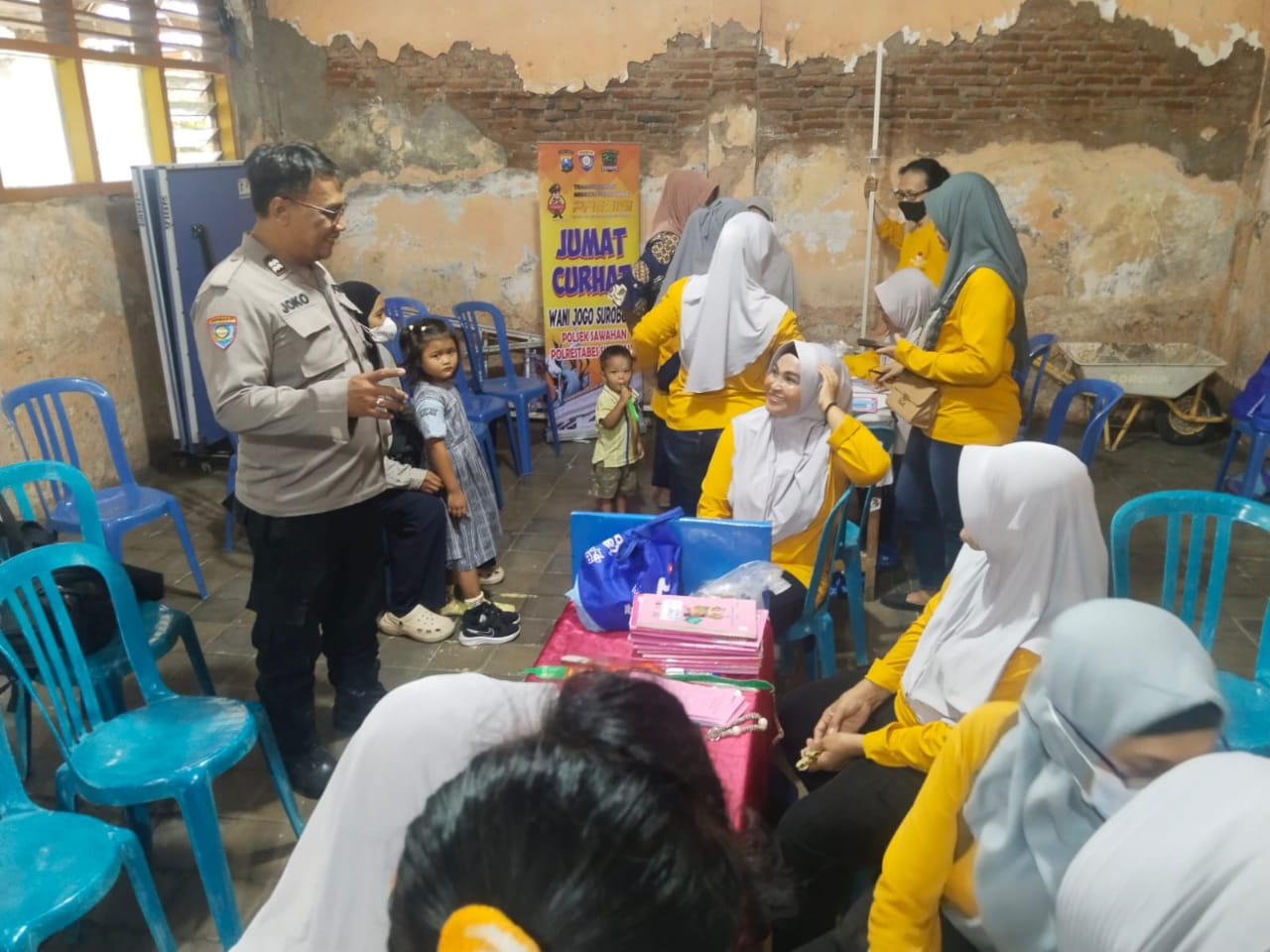 Polsek Sawahan Gelar Jumat Curhat, Dengarkan Keluhan Warga Kedunganyar