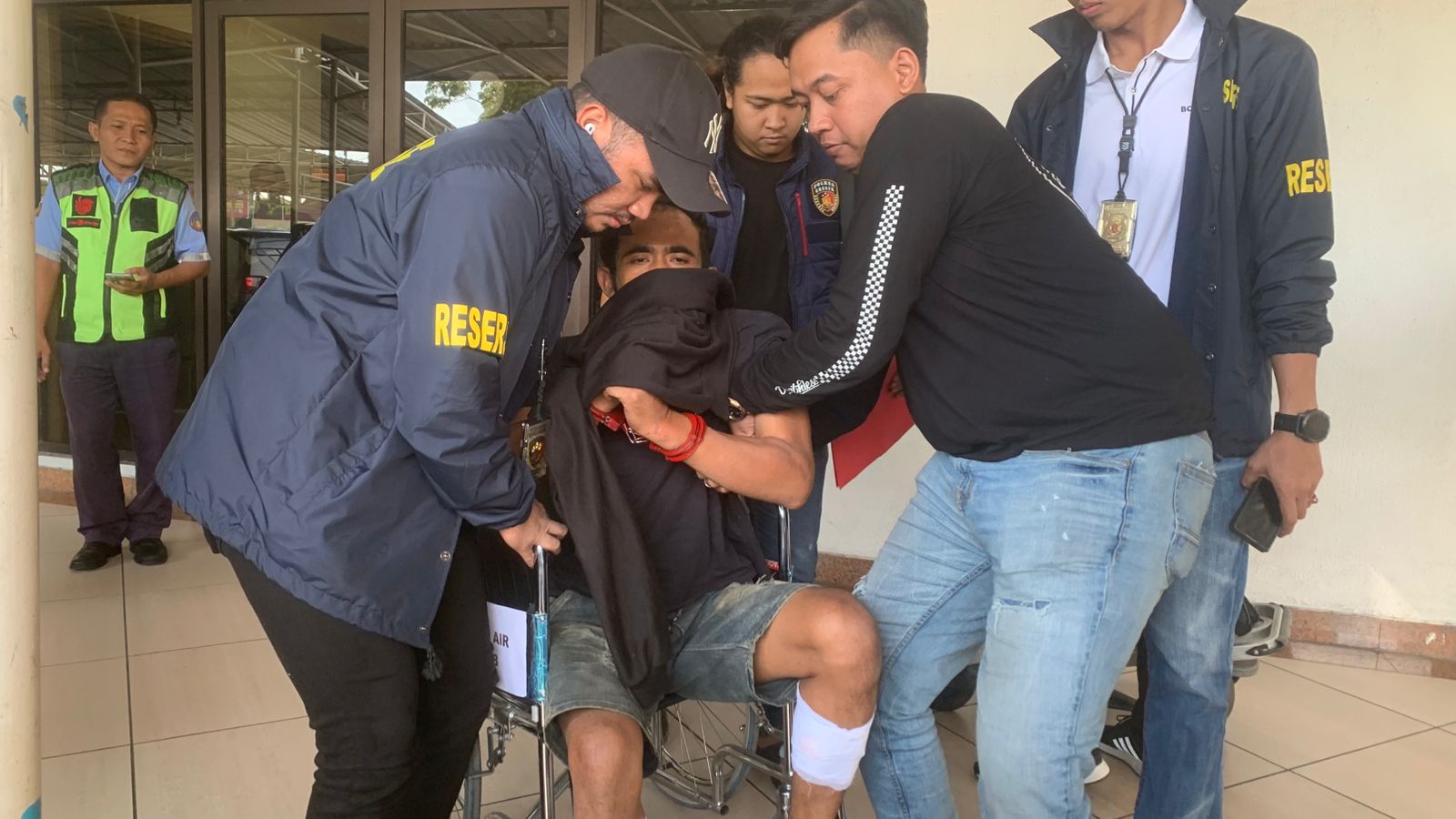 Melawan Saat Ditangkap, Dalang Pembunuhan Istri Pengusaha Imaan Gresik Ditembak Polisi Tiga Kali