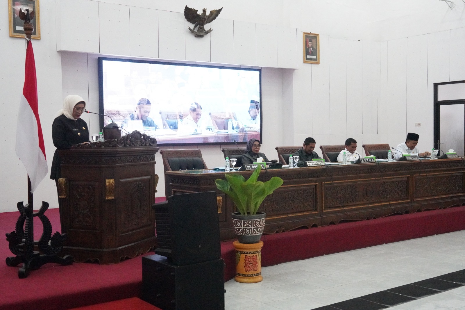 Pembinaan Pedagang Kaki Lima Menjadi Agenda Paripurna DPRD Lumajang Untuk Geliatkan Ekonomi Lokal