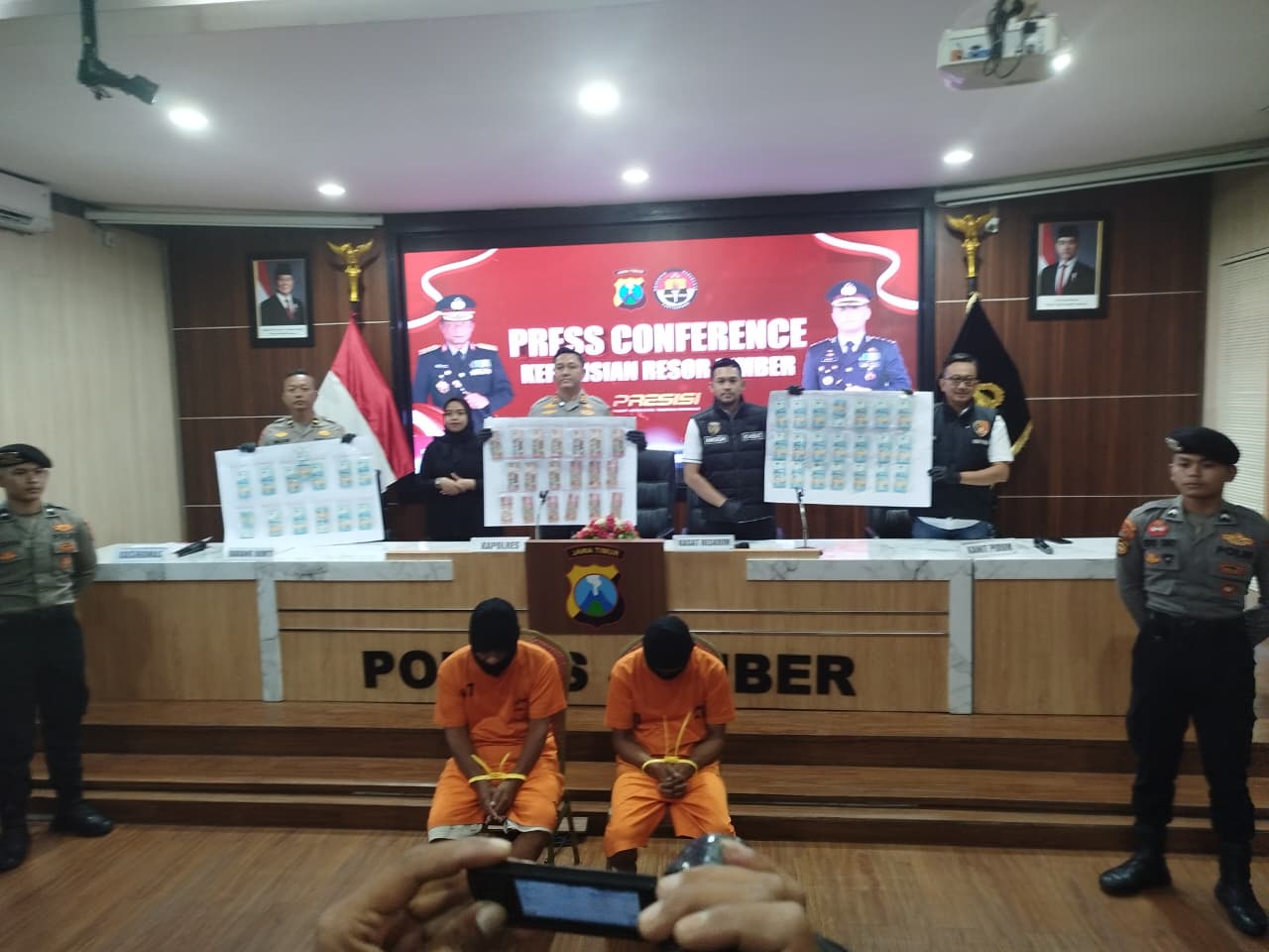 Polres Jember Tangkap Dua Pengedar Uang Palsu, Total Barang Bukti Rp52 Juta