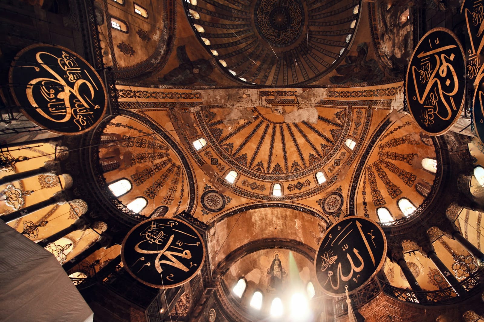 Perkuat Iman dan Takwa di Era Digital Menjelang Isra Mi'raj