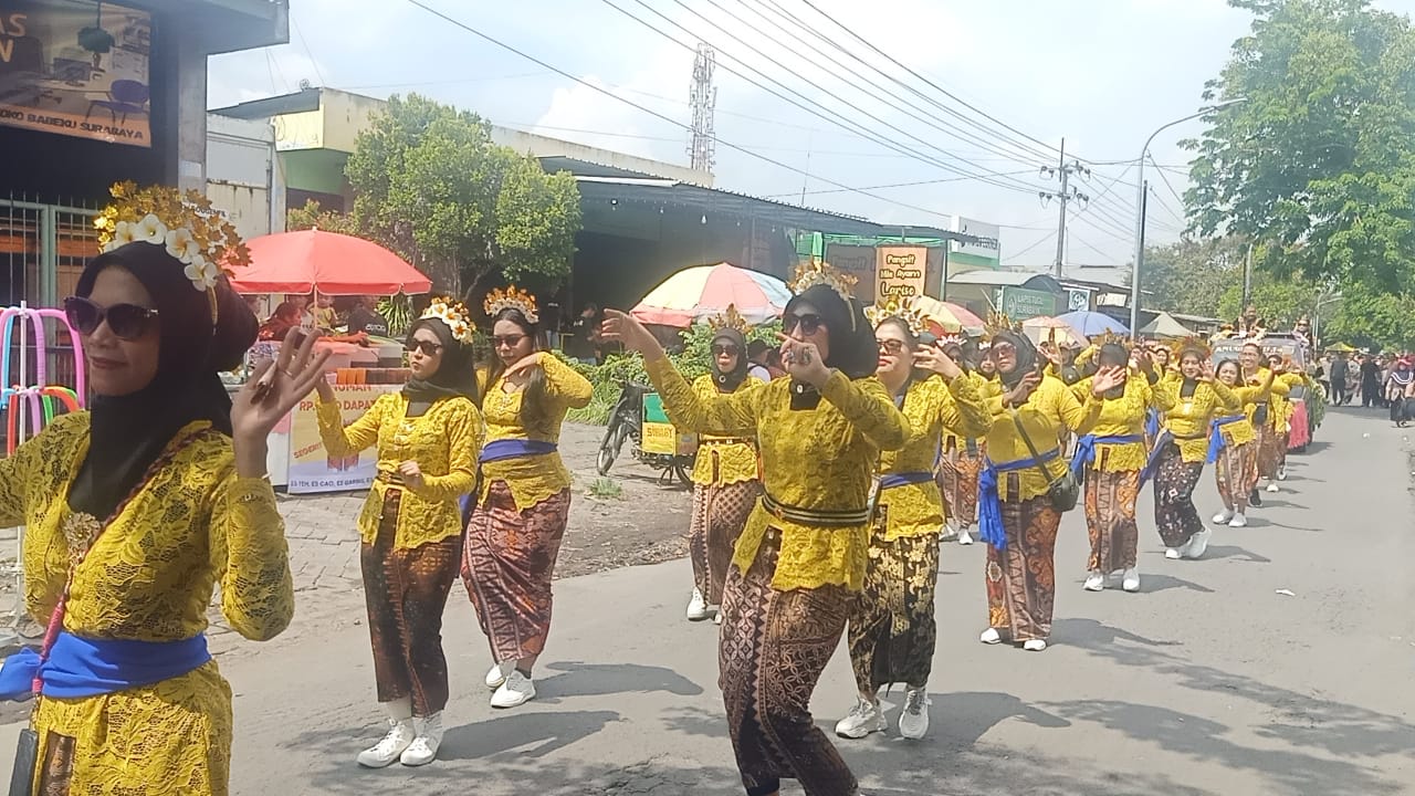 Sedekah Bumi RW 02 Klumprik Wiyung Surabaya Sukses Persatukan Warga