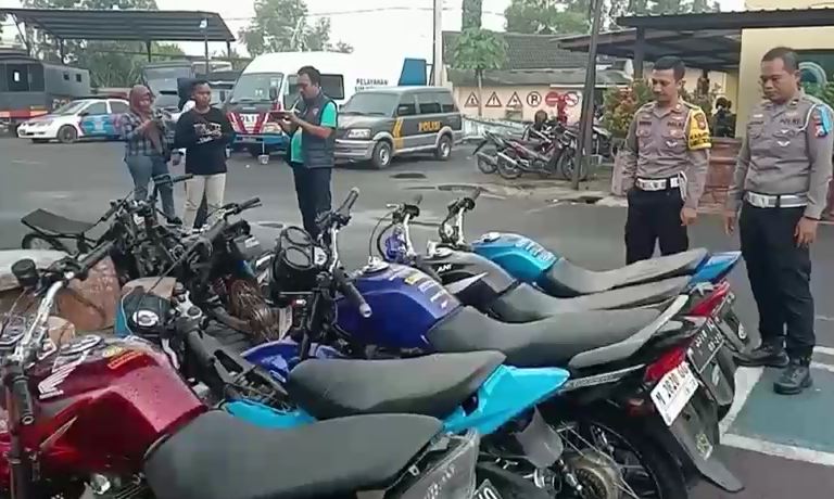 Polres Bangkalan Bubarkan Ajang Balap Motor Liar, 6 Joki Ditangkap