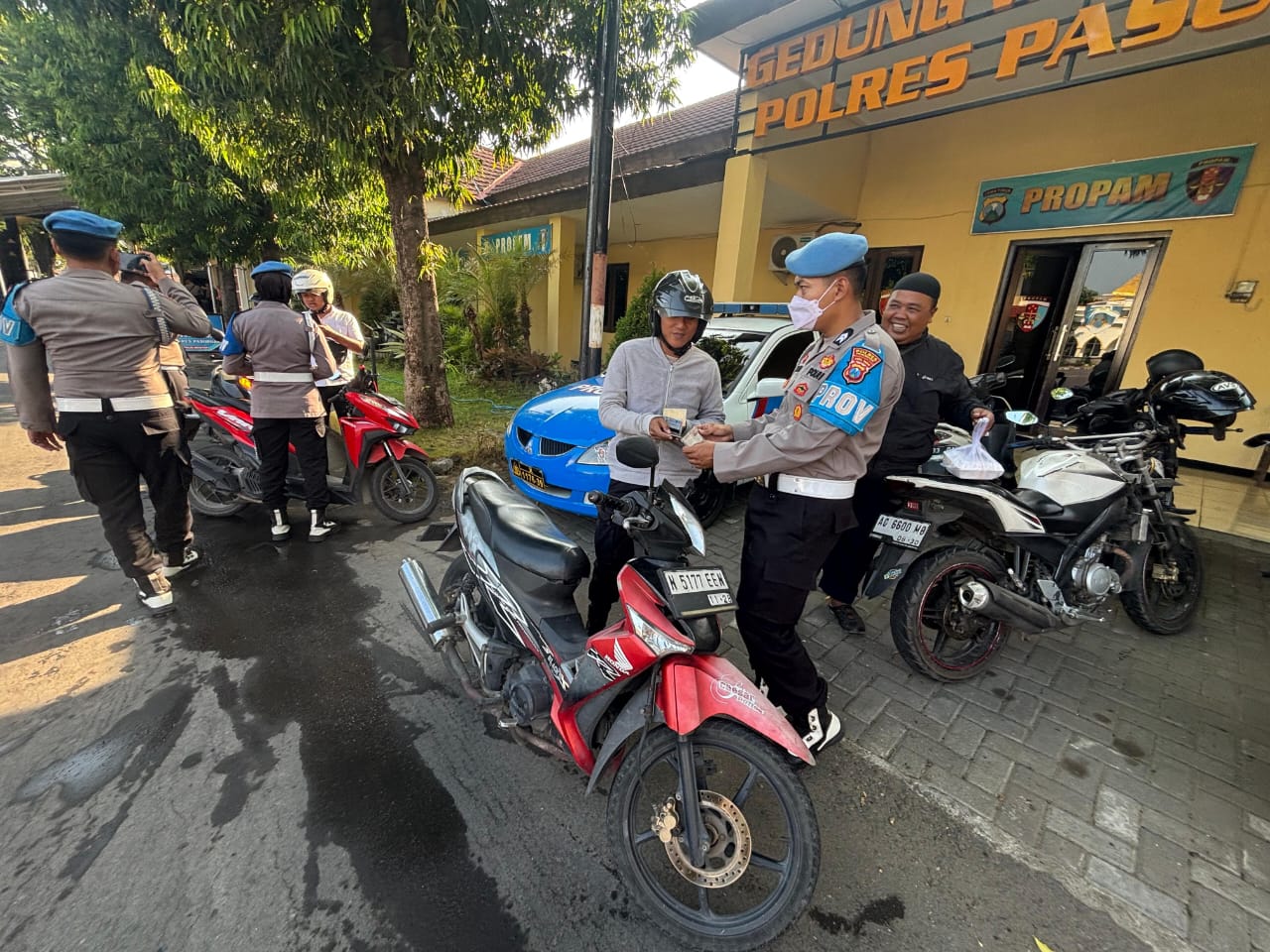 Propam Polres Pasuruan Periksa Kedisiplinan Anggota