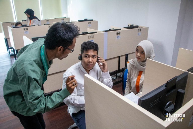 UTBK Disabilitas di Unesa Gunakan Teknologi Audio