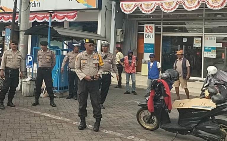Polsek Lakarsantri Amankan Seputaran Perbankan Jalan Lidah Wetan Surabaya