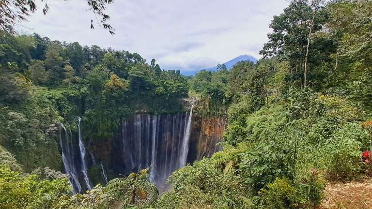 Tips Aman Liburan ke Air Terjun yang Lagi Hype di Indonesia 2026