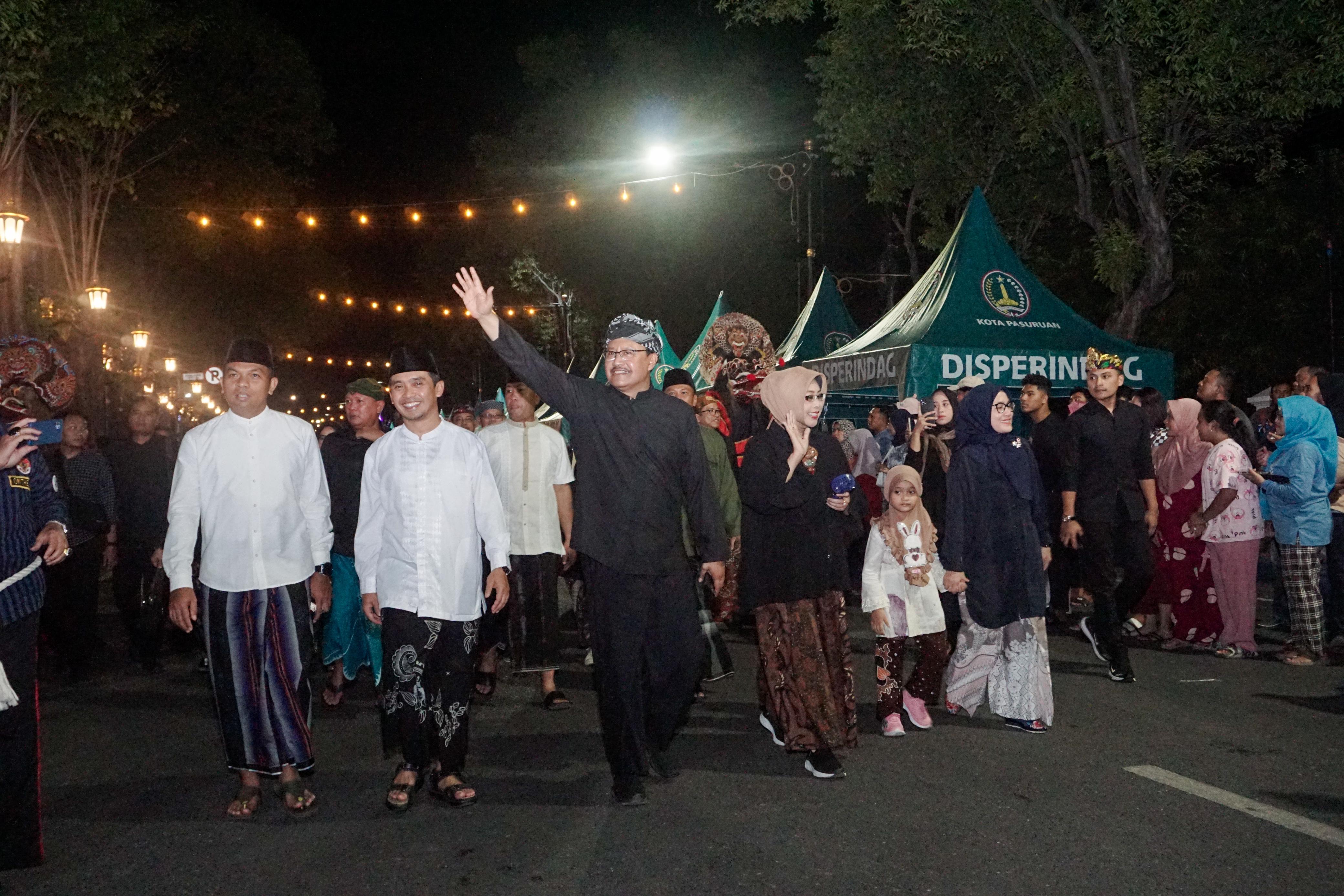 Perdana Gelar Car Free Night, Gus Ipul: Hiburan Masyarakat, Menggerakkan UMKM dan Dorong Seniman Berkarya