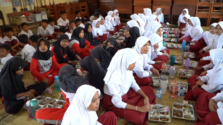 Peringati Hari Kartini, MBG di SDN 2 Barukan Klaten Disajikan Prasmanan