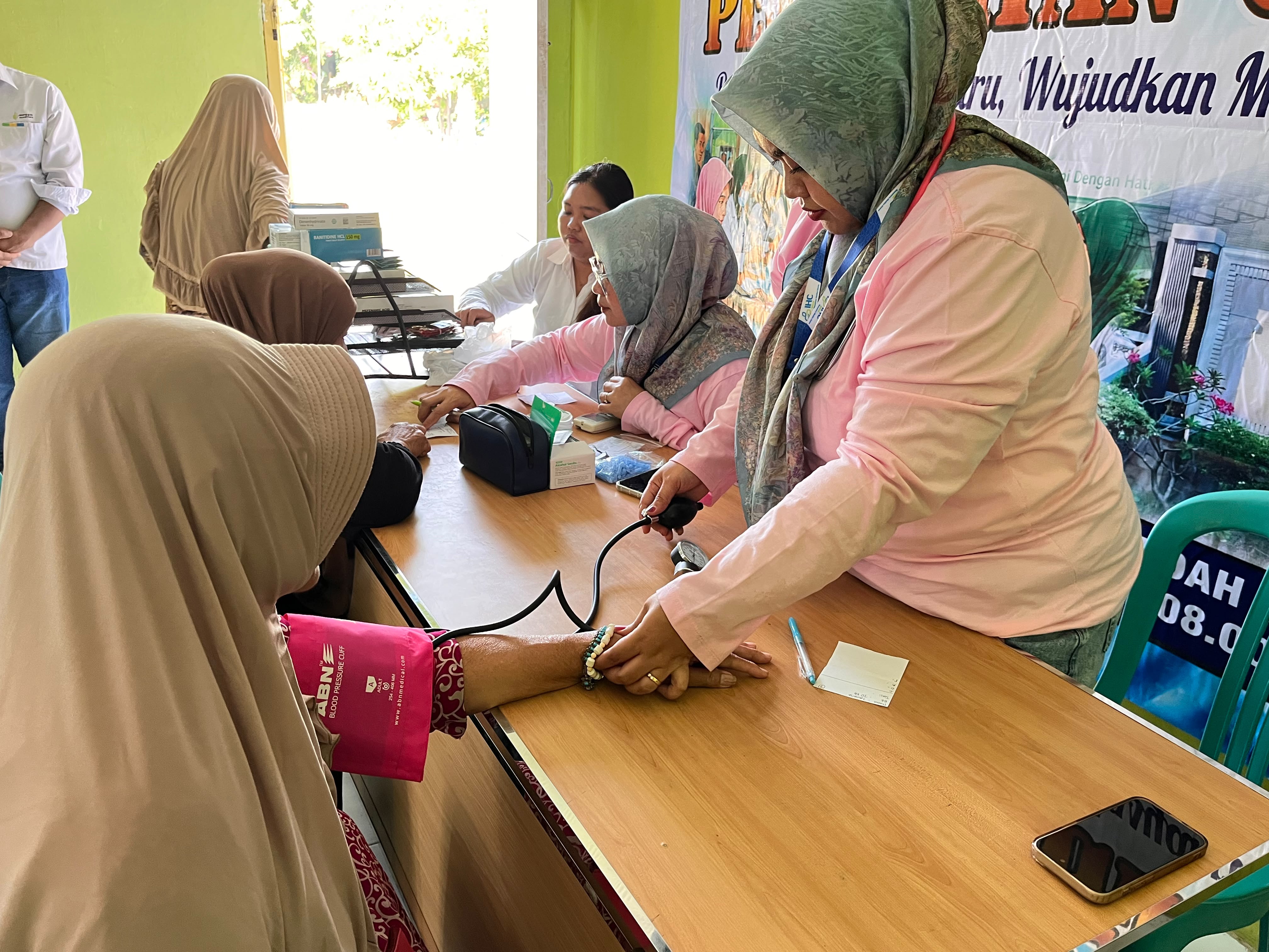 Peduli Warga, PG Djombang Baru Gelar Pengobatan Gratis dan Bagikan Sembako