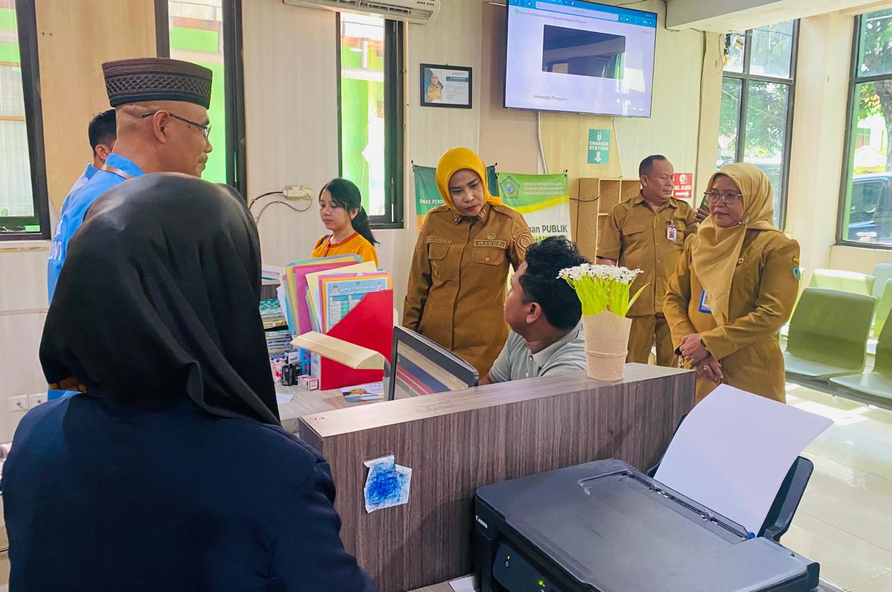 Sidak Dinas Pendidikan, Wabup Sidoarjo Cek Aula Meeting yang Tengah Direhab