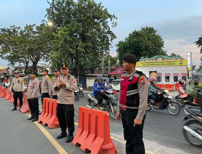 Polsek Benowo Sebar Pengamanan Jalur Suporter Menuju Stadion GBT