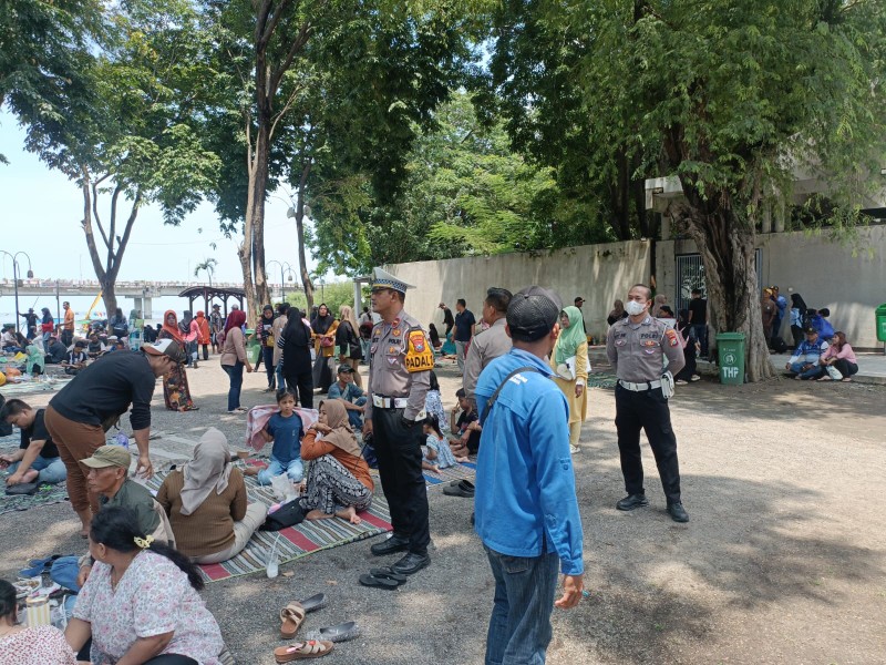 Ribuan Wisatawan Padati THP Kenjeran, Polisi Perketat Pengamanan Lebaran