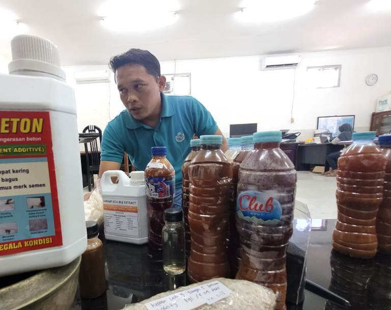 Pemkab Situbondo Dukung Inovasi Putra Daerah, Sulap Limbah Kulit Udang jadi Pupuk Cair