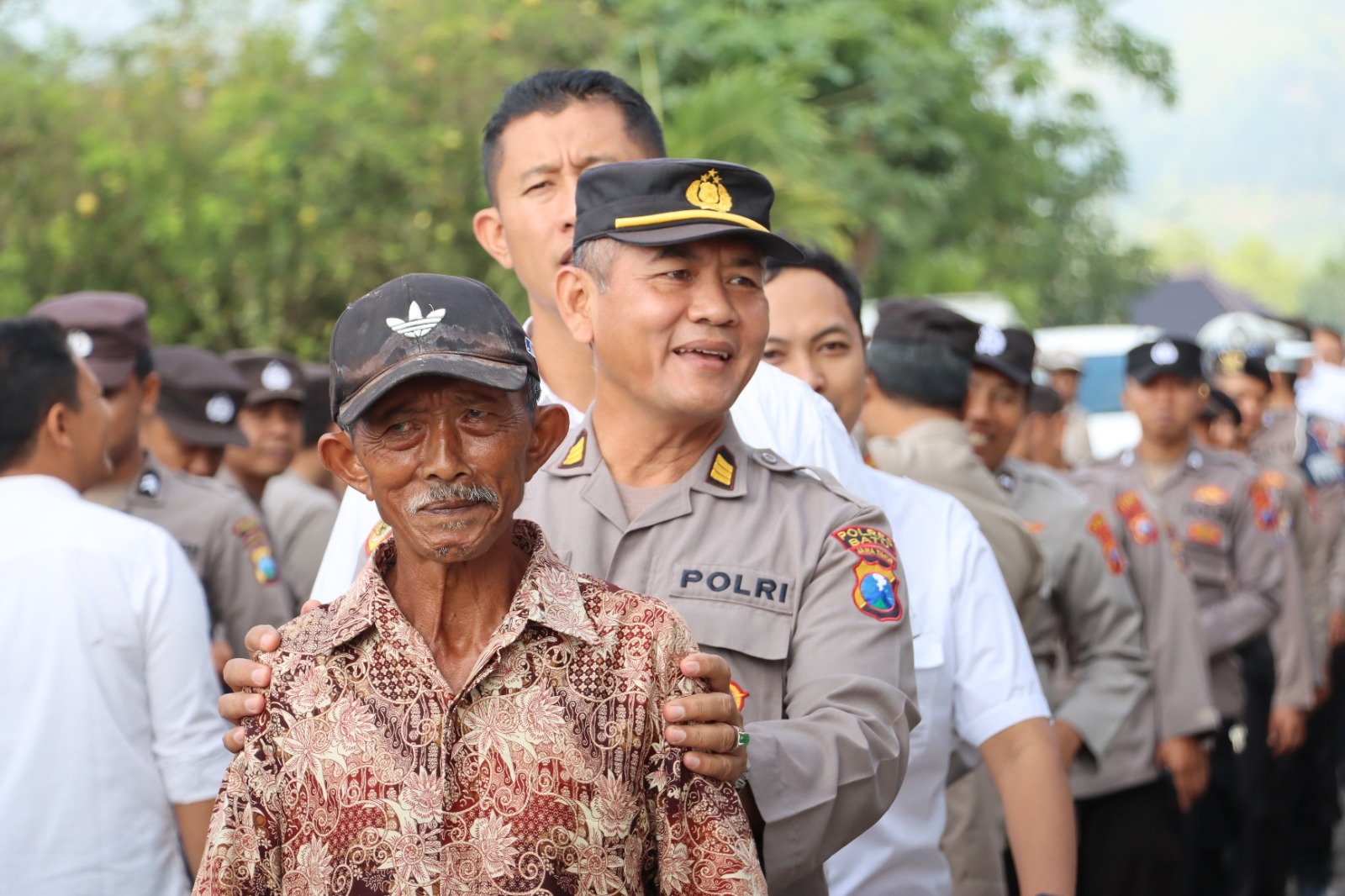 Polres Batu Gelar Apel Jum'at Curhat di Desa Tlekung