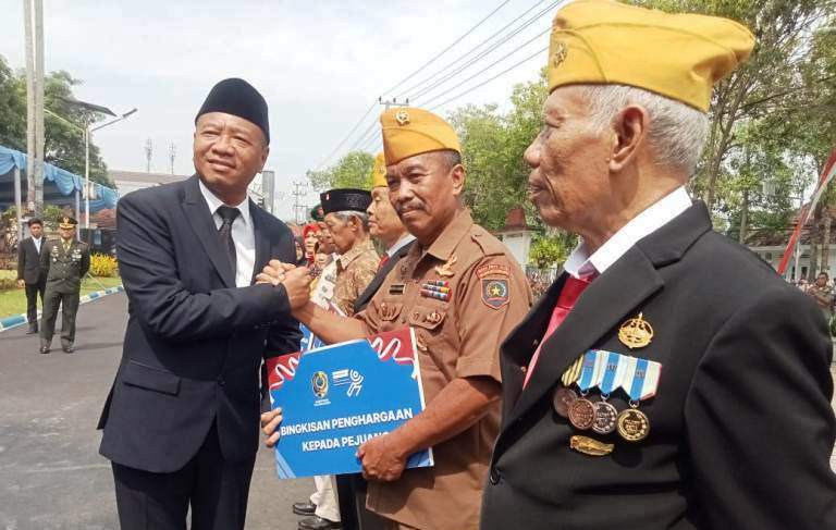 Semarak Hari Pahlawan 2025 di Tulungagung, Pesan Pahlawan Nasional Menggema di Tengah Upacara Khidmat