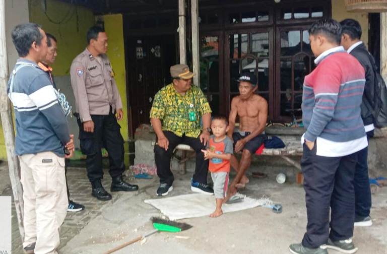 Bhabinkamtibmas Bangkingan Kawal Pendataan Petani Bantaran Kali Makmur dalam Program BBWS