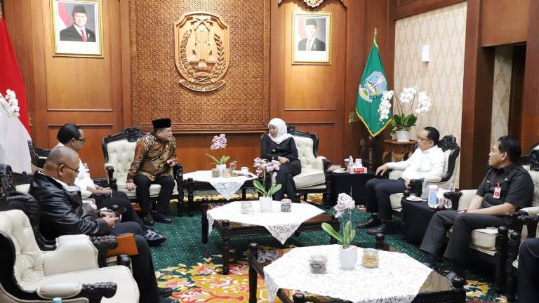 Kakanwil BPN Asep Heri Bahas Percepatan Program Strategis Nasional Bersama Gubernur Khofifah