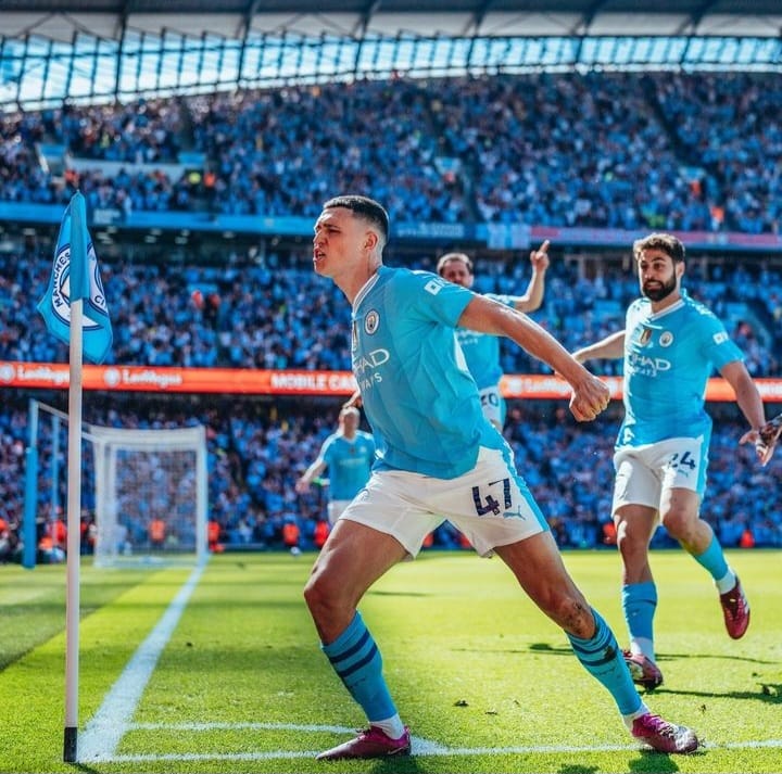 Menakjubkan! Manchester City Juara Premier League 4 Kali Berturut-turut, Fans Berhamburan ke Lapangan