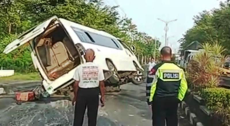 Dua Laka Lantas di Bangkalan, Honda  Vario Seruduk Suzuki Karimun dan Isuzu Elf Terguling di TKP Berbeda