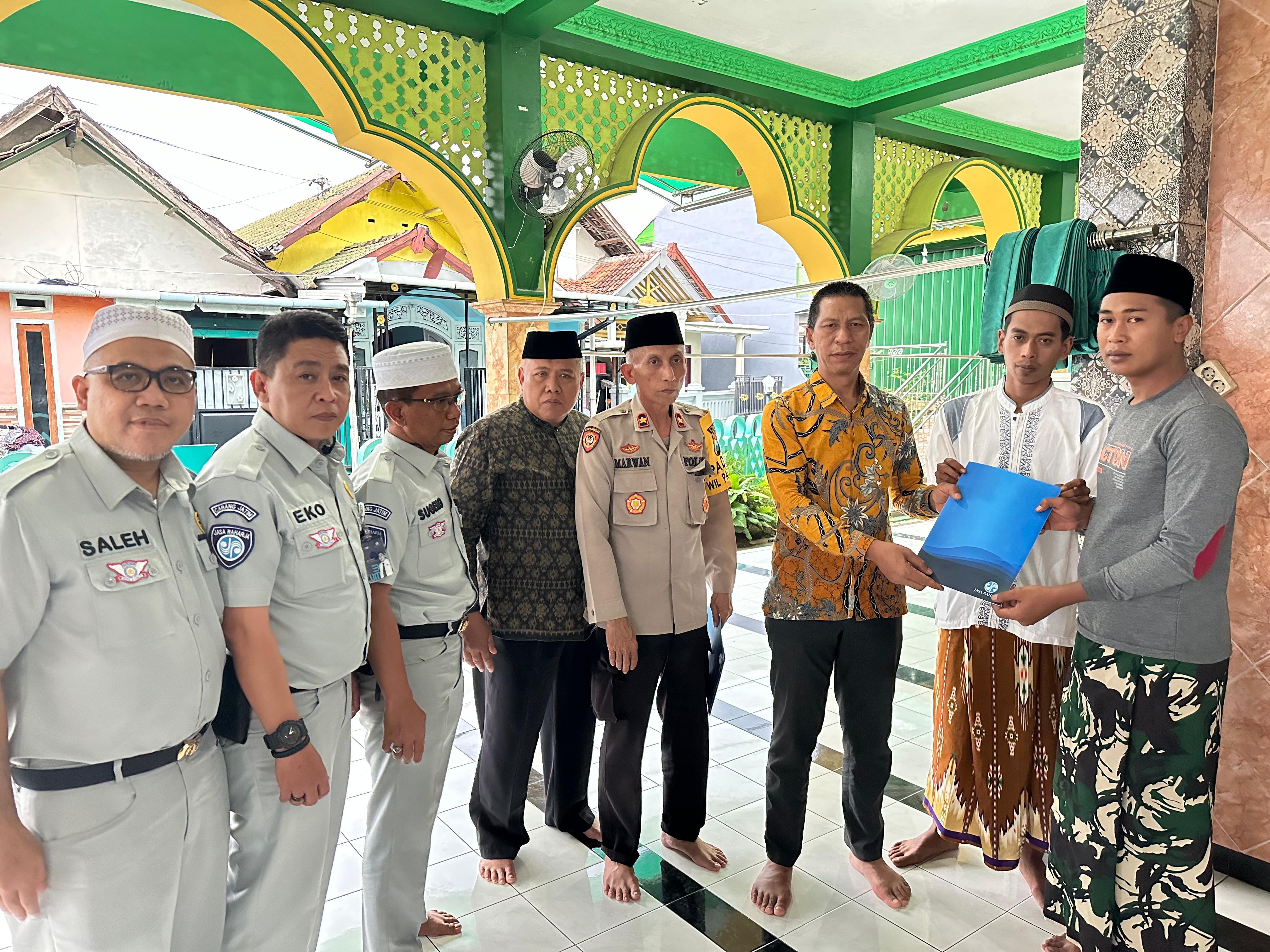  Jasa Raharja Gresik Beri Santunan Korban Kecelakaan Bus Vs Dump Truk