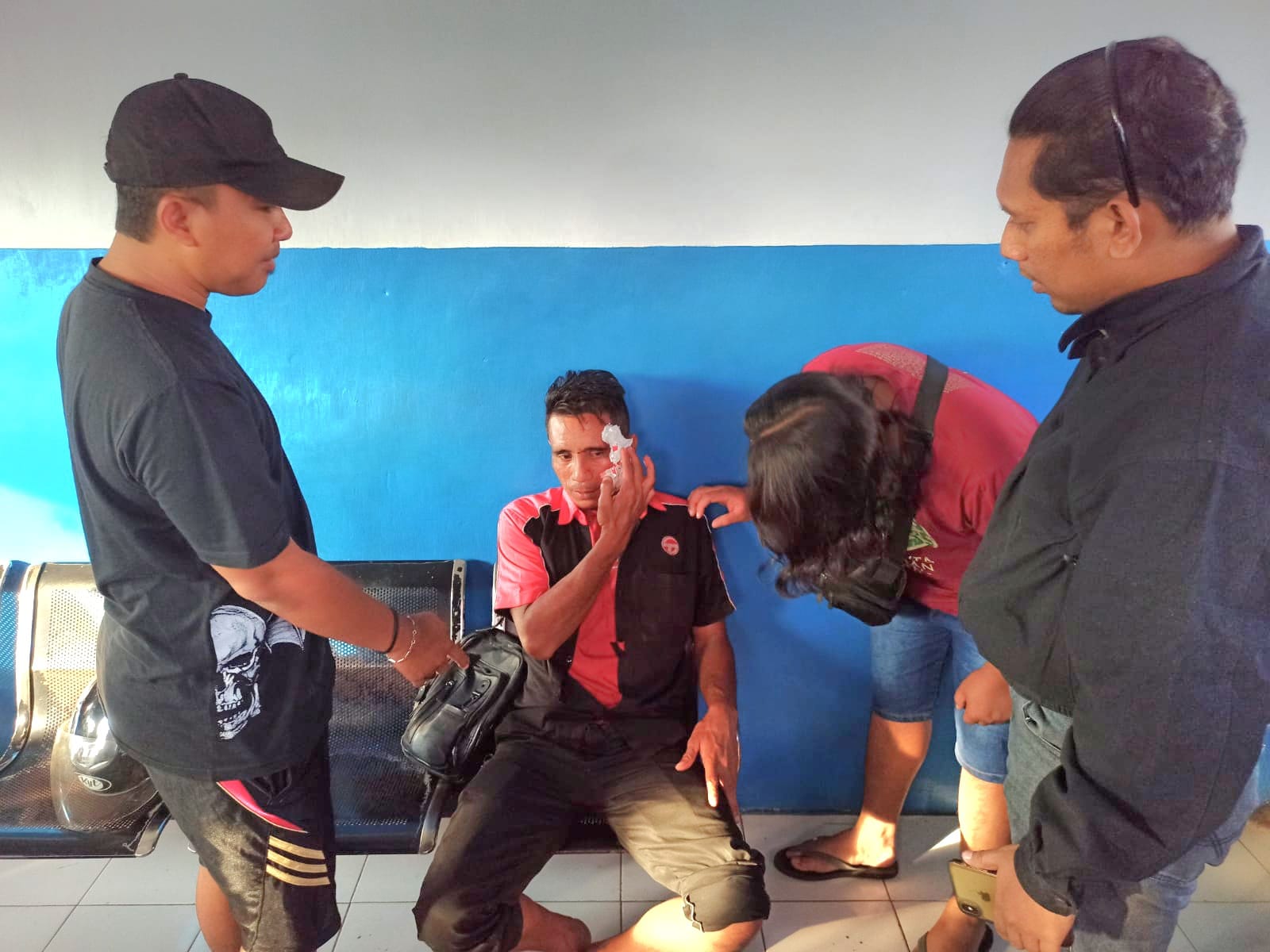 Dipalak Preman, Wajah Sopir Bus Disayat