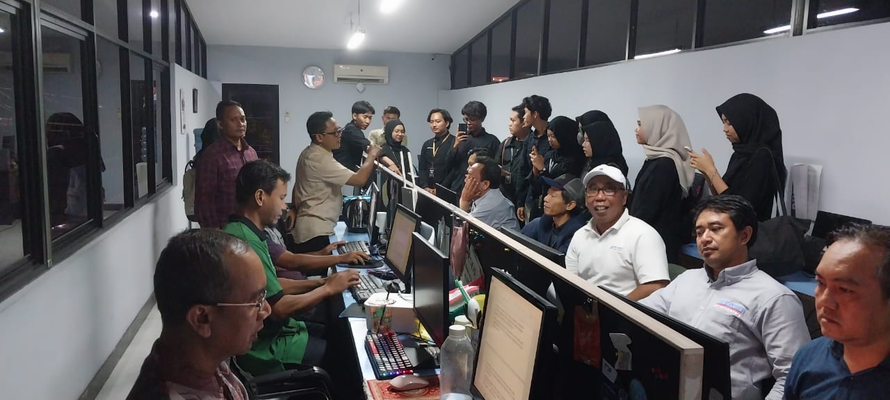 Persma UPN Veteran Jawa Timur Sambang Dapur Redaksi Memorandum