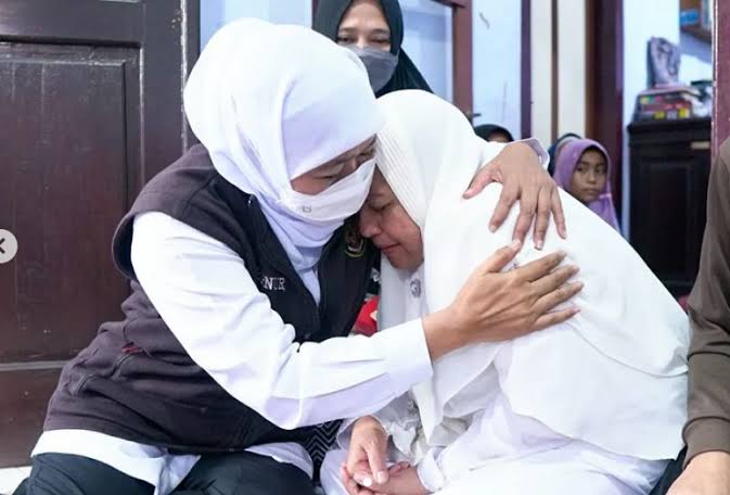 Khofifah Sampaikan Duka 13 Anggota KPPS dan 2 Linmas Meninggal Dunia di Jatim