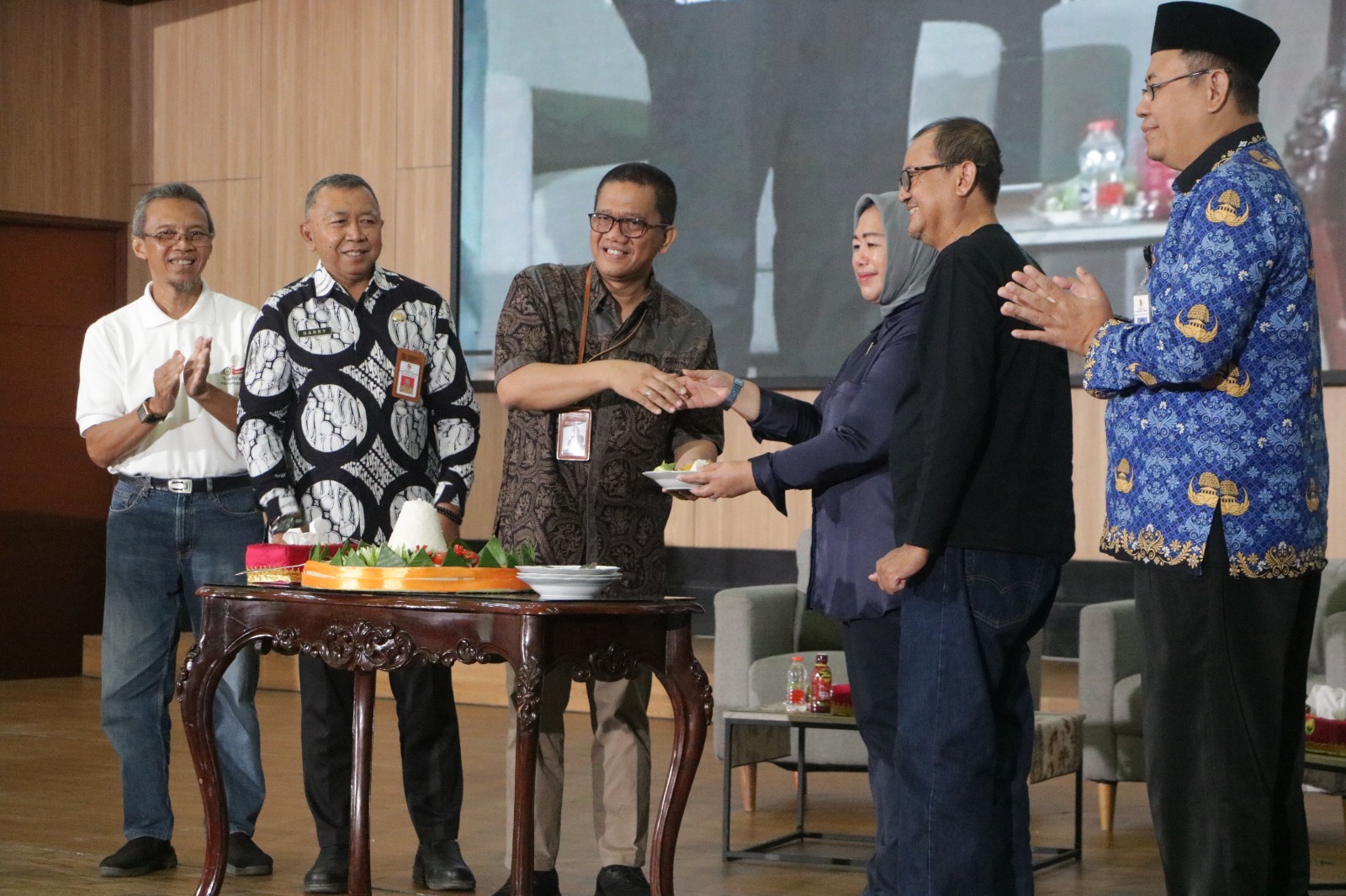 Rektor Unej Buka Sarazi Beras Fortifikasi TM3 Catatkan Rekor Muri