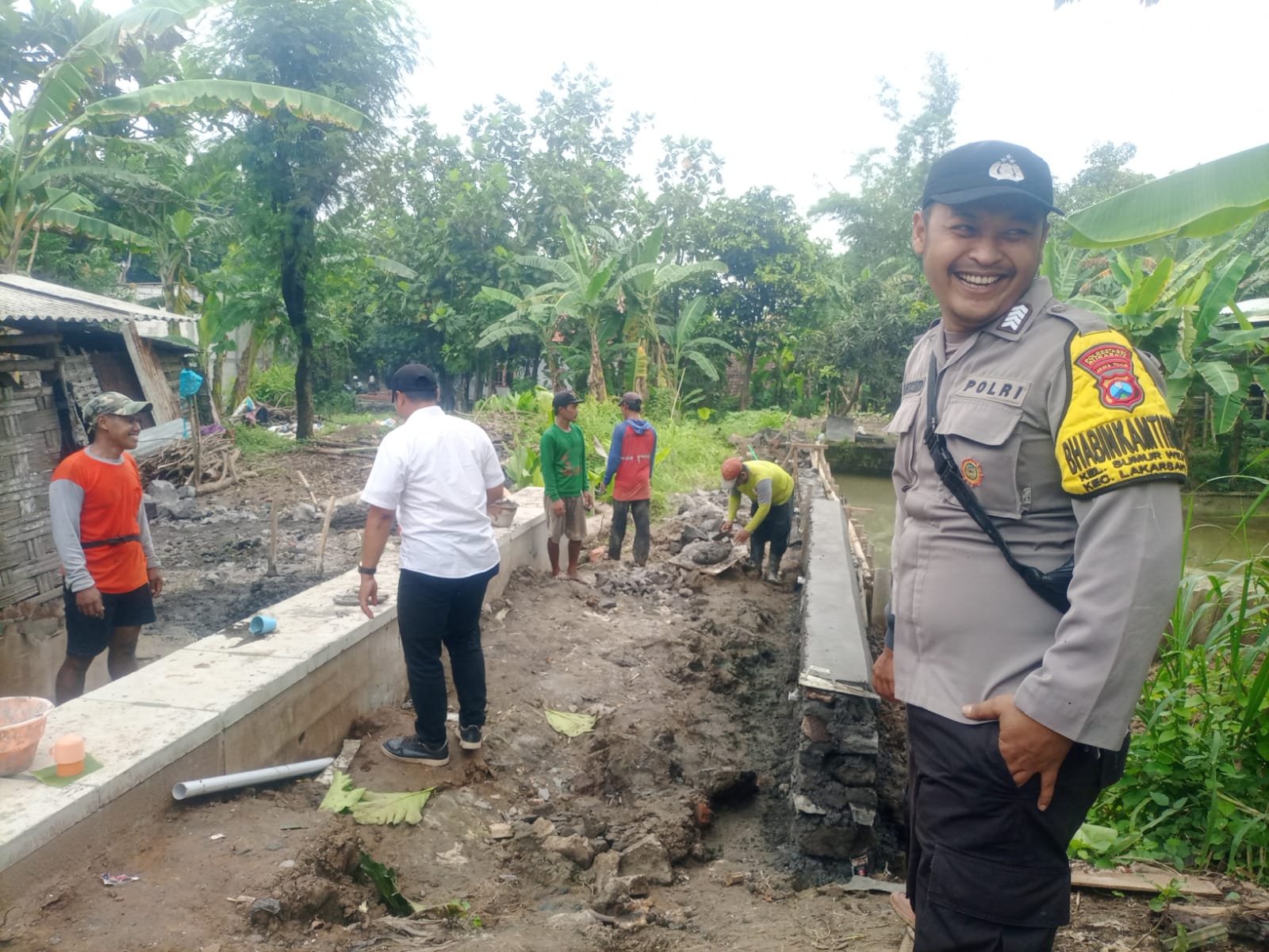 Polsek Lakarsantri Bersama Tiga Pilar Pantau Ketat Proyek Saluran U-Ditch Antisipasi Banjir