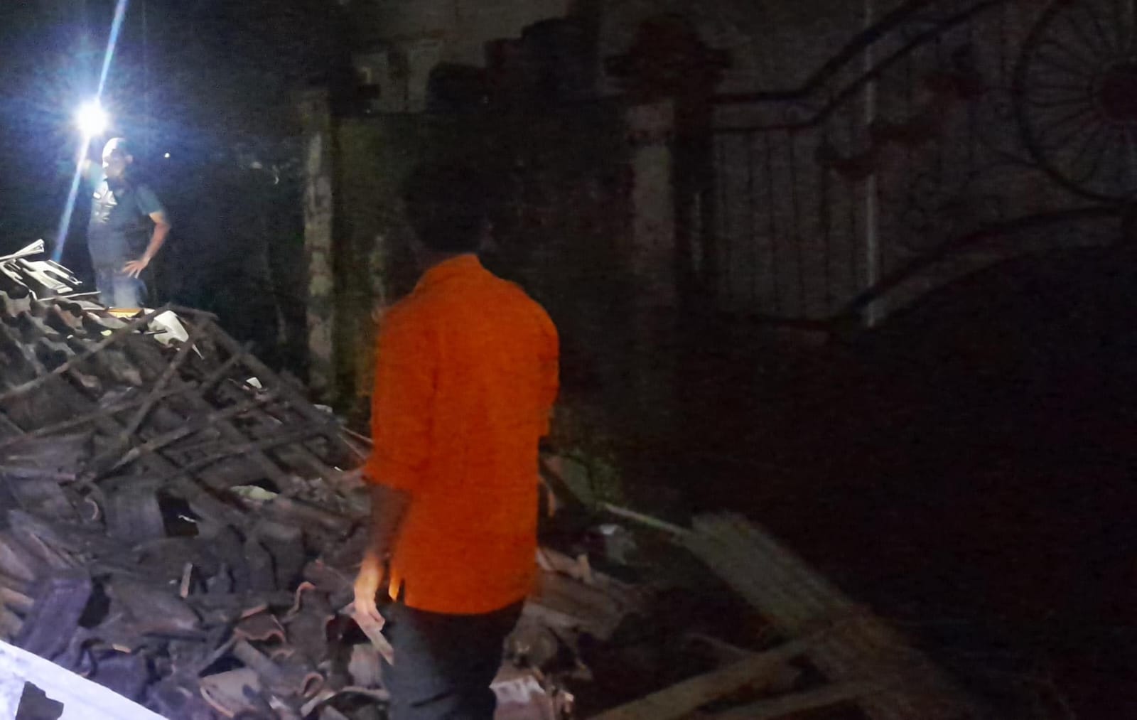 Banjir Lumpur Terjang 40 Rumah di Jember, Satu Warga Hilang Terseret Arus