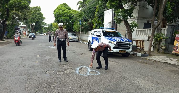 Satlantas Polres Kediri Kota Survei Kondisi Jalan Rusak