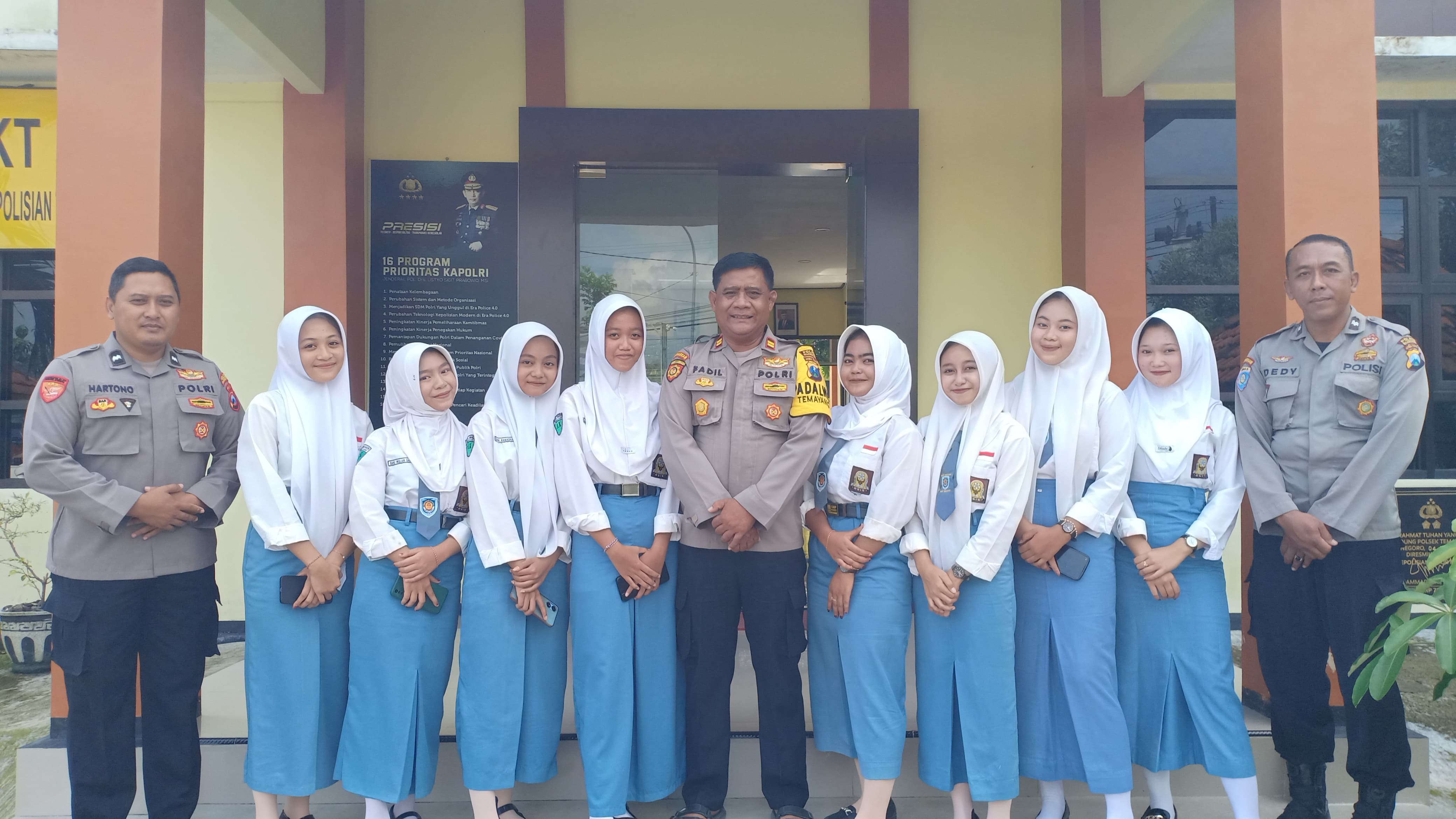 Kapolsek Temayang Terima Kunjungan Siswa SMK, Beri Imbauan Hindari Bullying