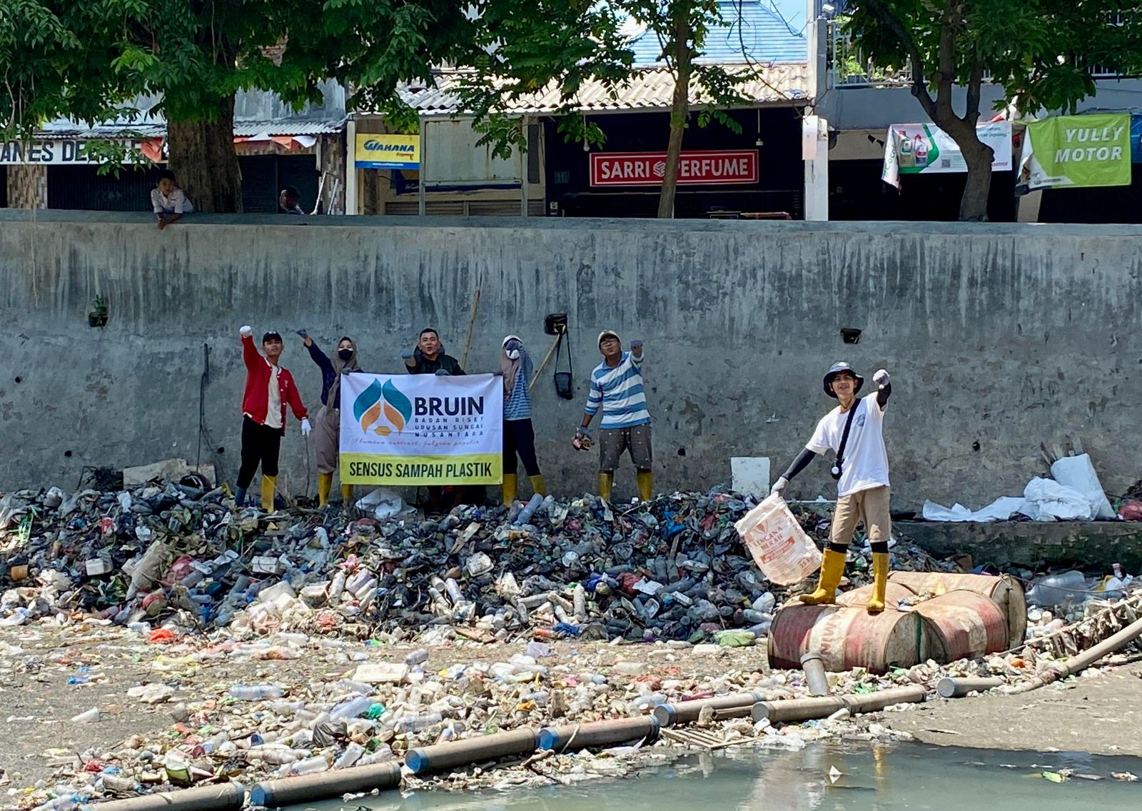 Sensus Sampah Plastik di Sungai Pogot Surabaya, BRUIN: 77% Didominasi Sachet