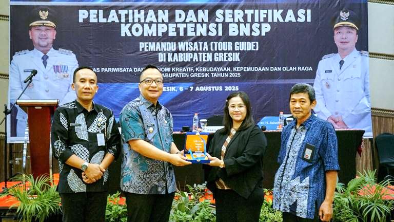 Kembangkan Potensi Pariwisata, Pemkab Gresik Beri Pelatihan Pegiat Wisata Lokal